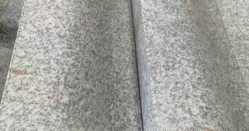 烟台芙蓉白S型拉丝面路沿石
