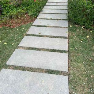 烟台 芝麻黑小区踏步、汀步石铺装效果