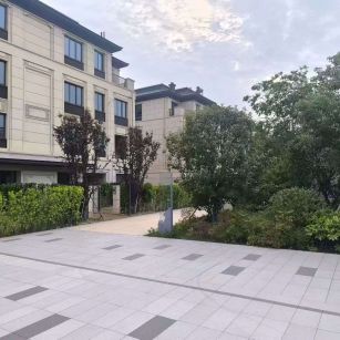 烟台 芝麻白与芝麻白搭配铺装，尺寸1200*600