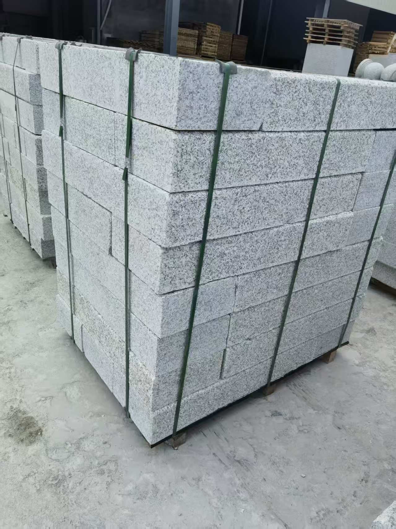 烟台 芙蓉白火烧两面路沿石