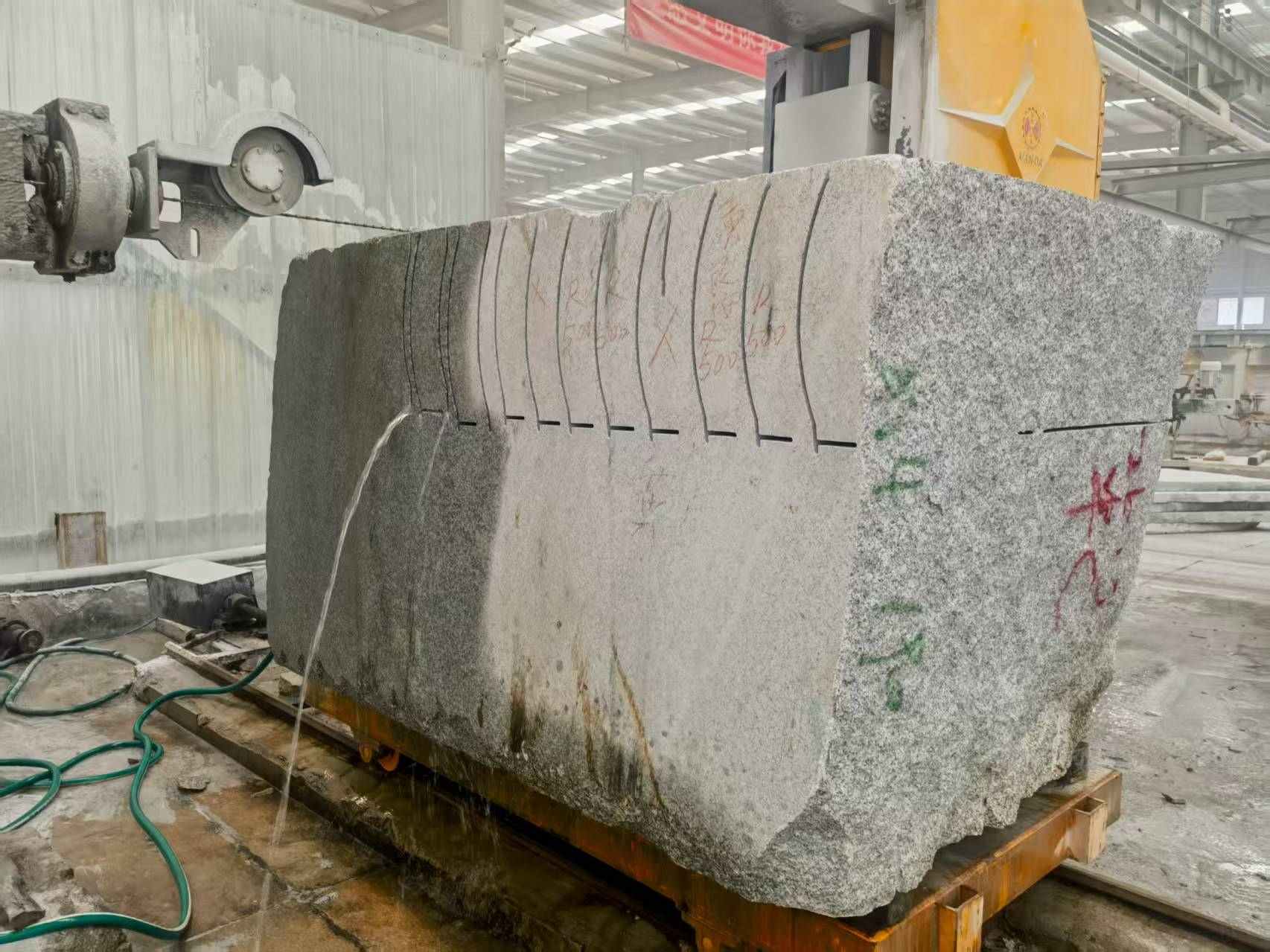 烟台 602，大花芙蓉白，绳锯加工弧形路沿石