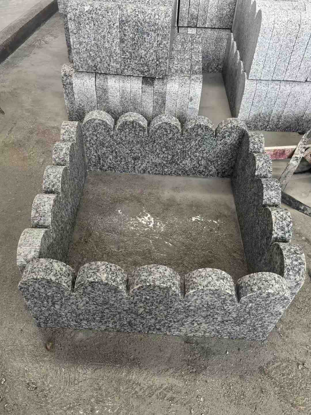 烟台 花边石、花坛围栏石、花池界石、菜园栅栏石、镶边石、波浪状界石介绍