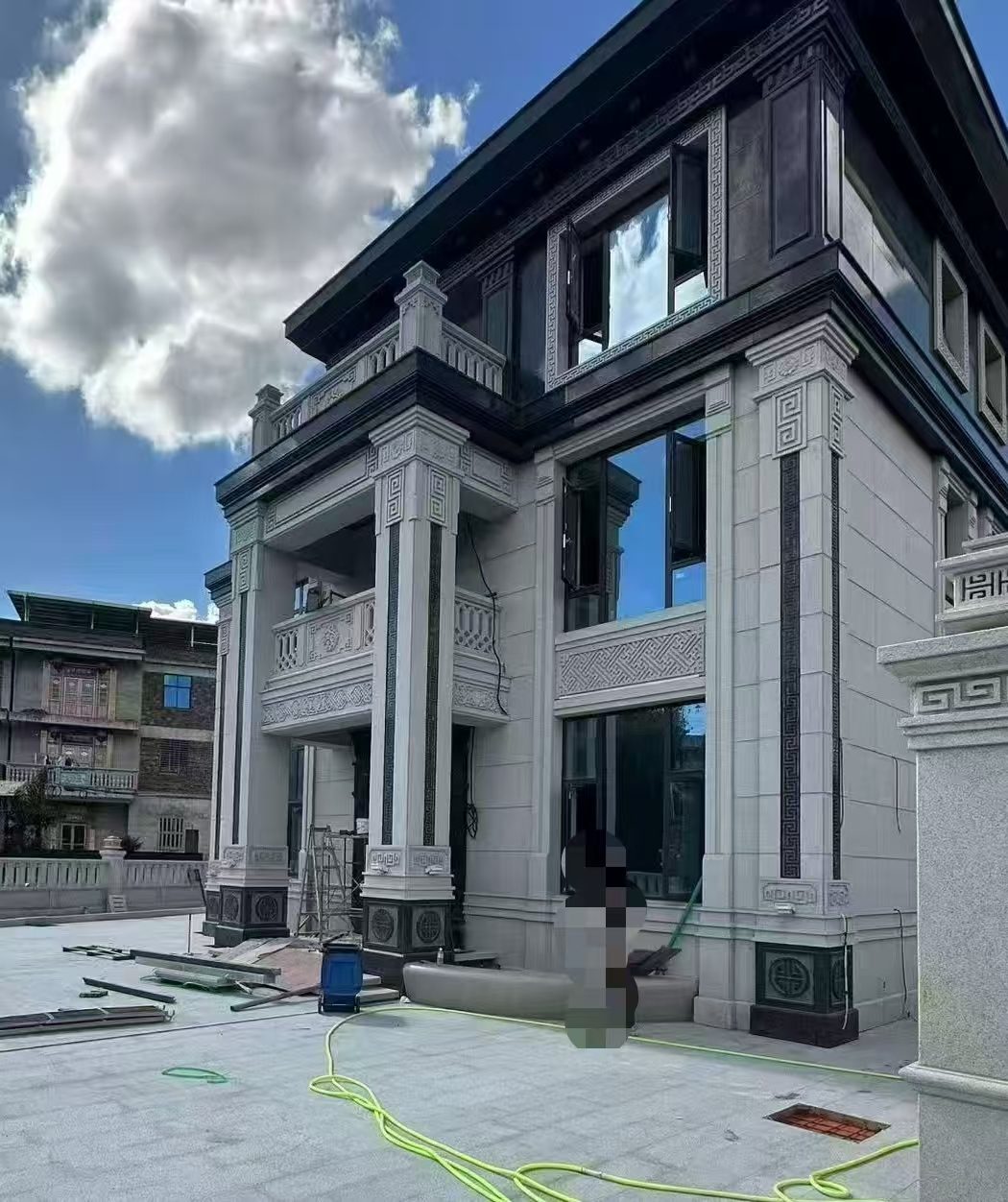 烟台 别墅干挂，芝麻白与芝麻黑完美配合