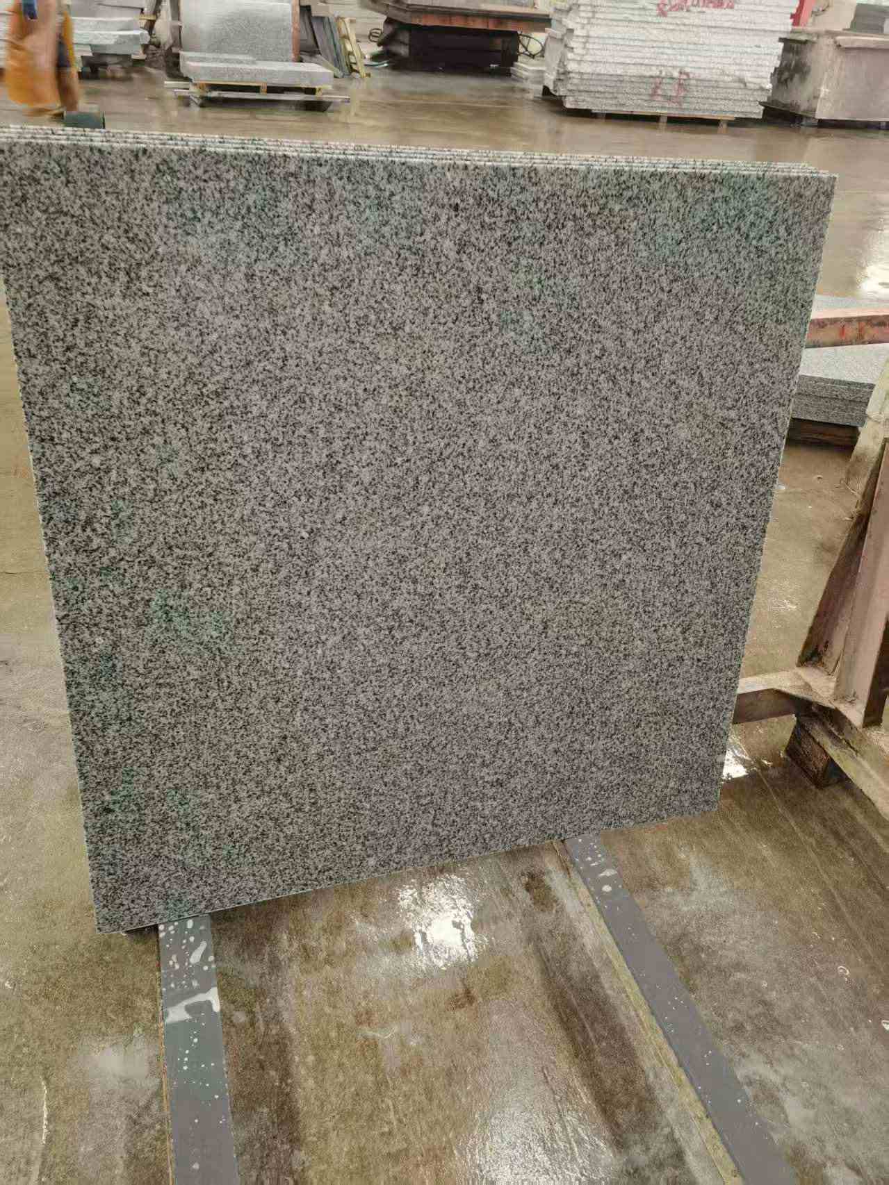 烟台 芝麻白光面900*900，高地铁标准