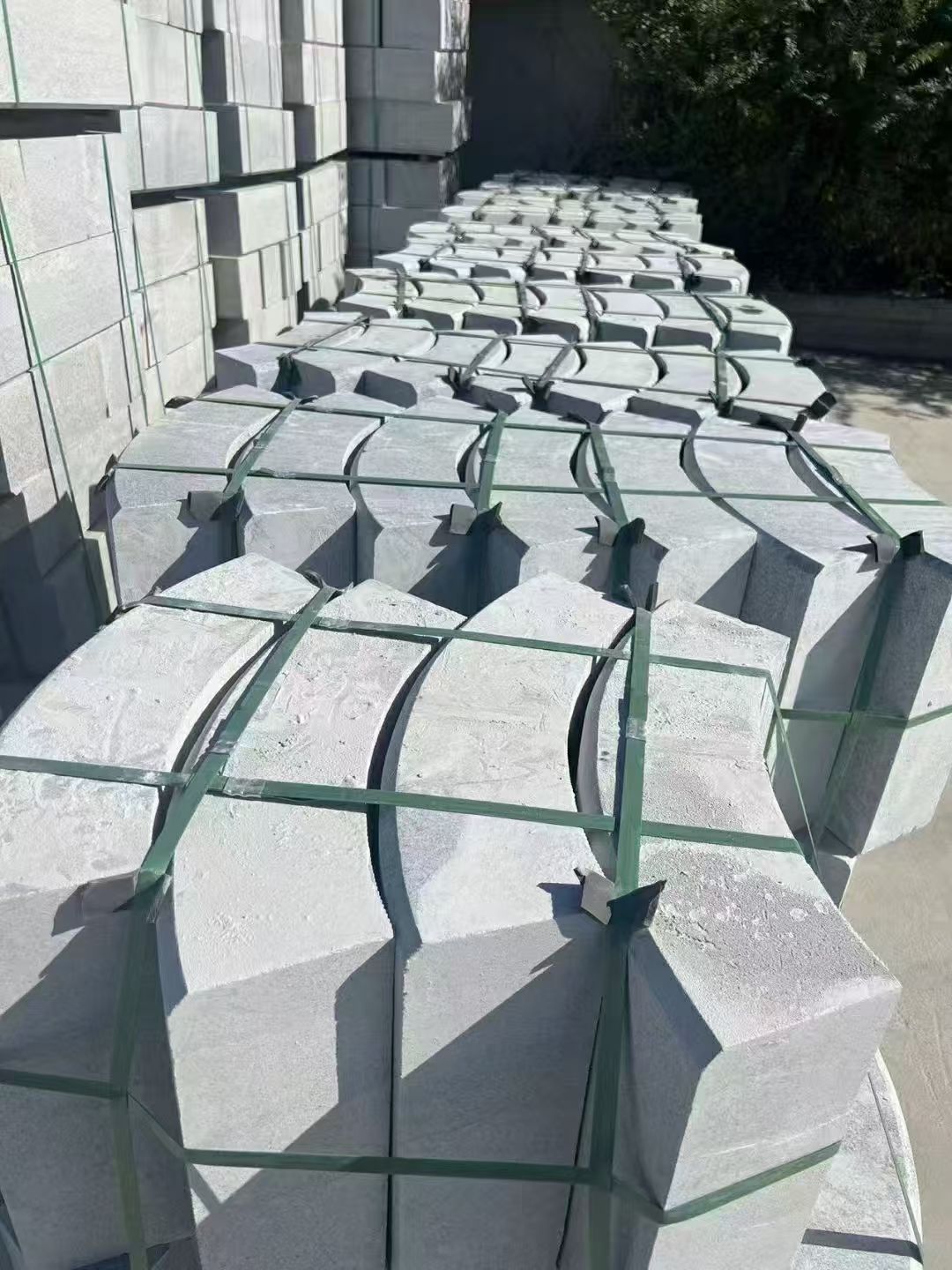 烟台 芝麻灰弧形路沿石