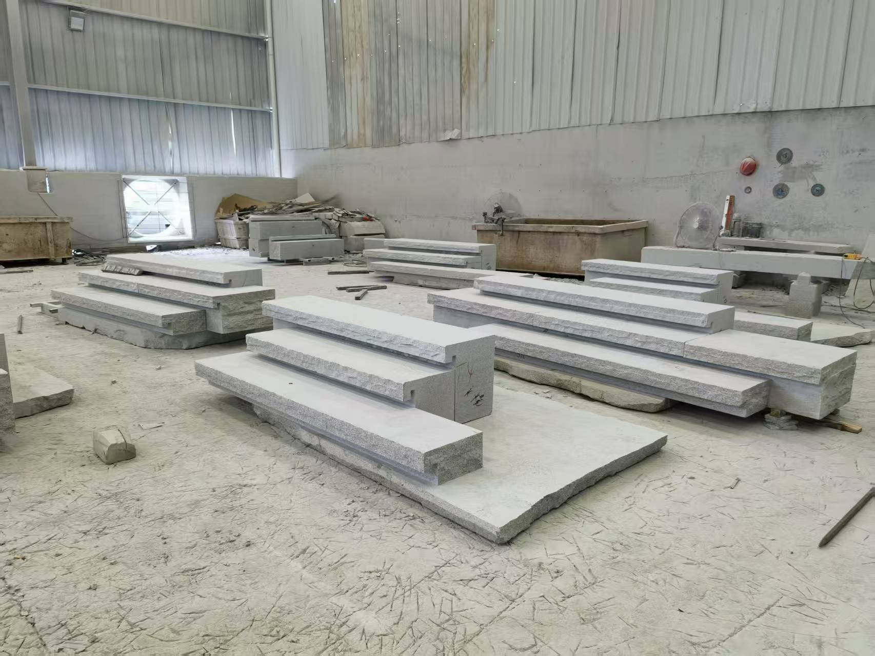 烟台 整石台阶（大面火烧+侧面自然面），出货前厂内拼装