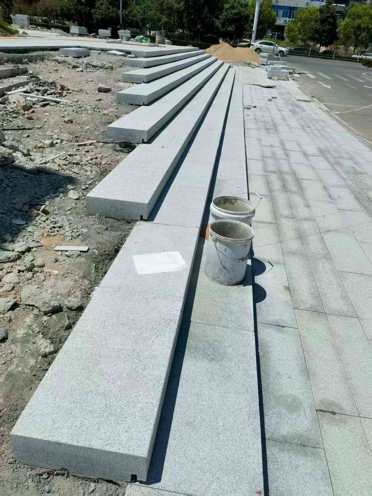 烟台 芝麻白整石台阶，施工现场