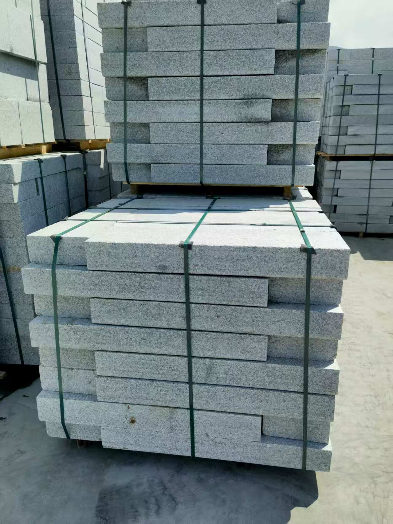 烟台 芙蓉白花岗岩路沿石、平石尺寸标准，色泽均匀