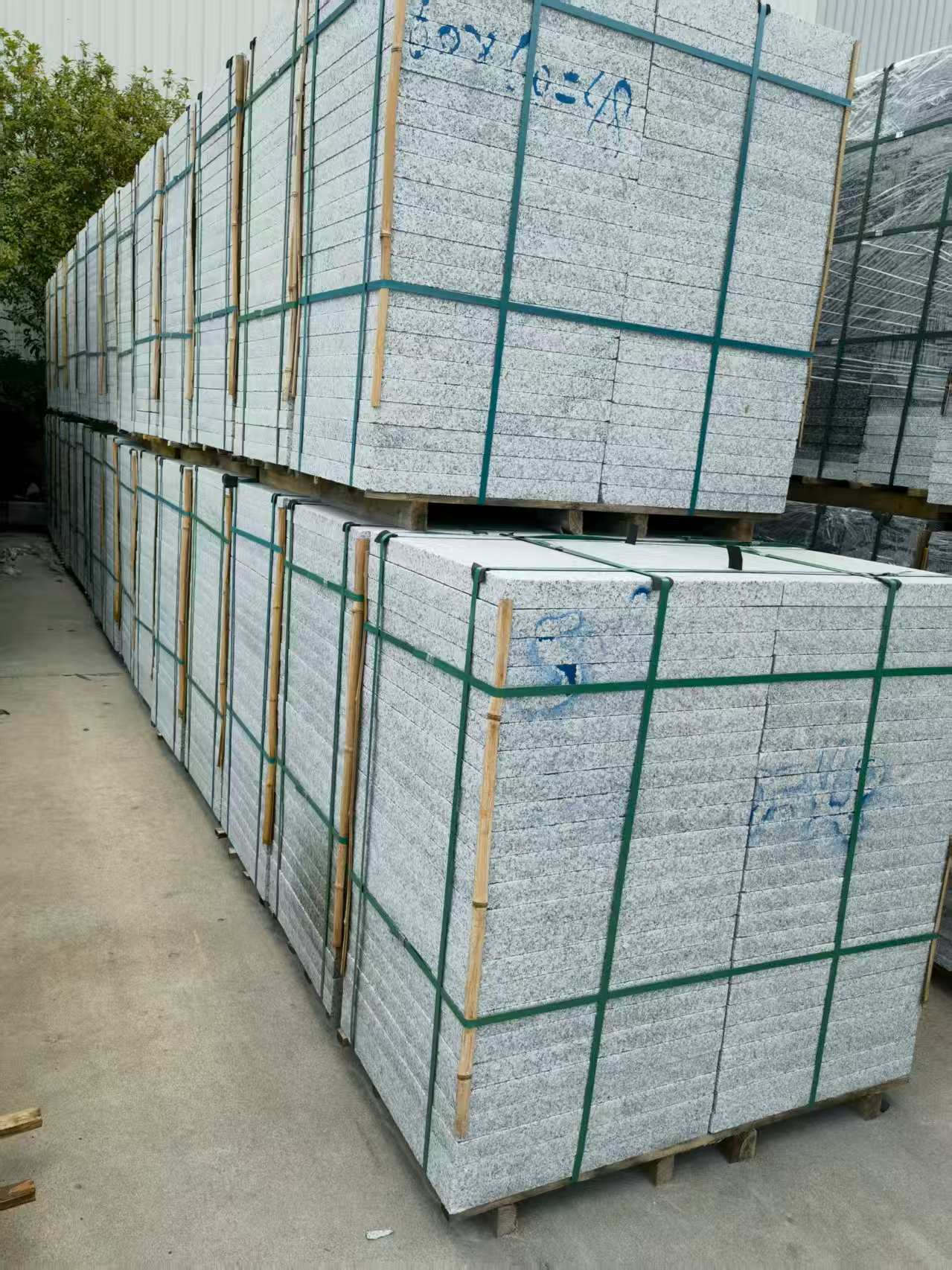 烟台 大花芙蓉白火烧成品，市政园林广场地铺石